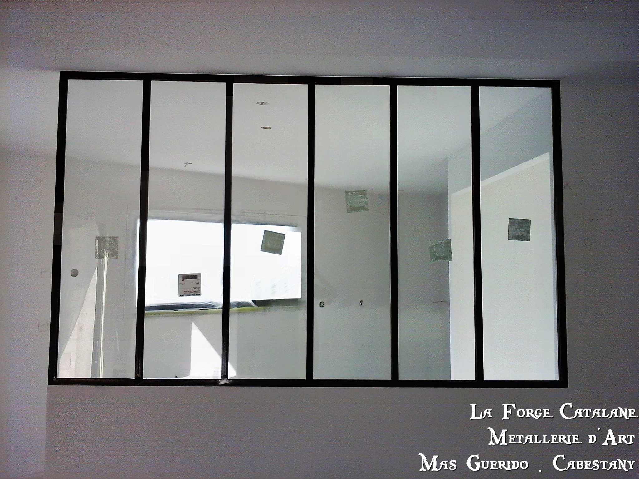 verriere fixe clair toute hauteur fer forge catalane cabestany.jpg